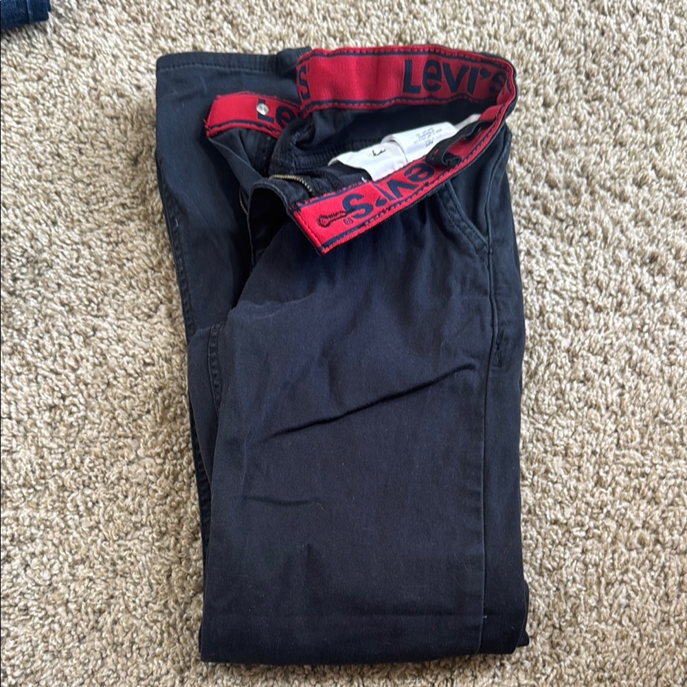 Levi's Black Denim Jeans with Classic Style